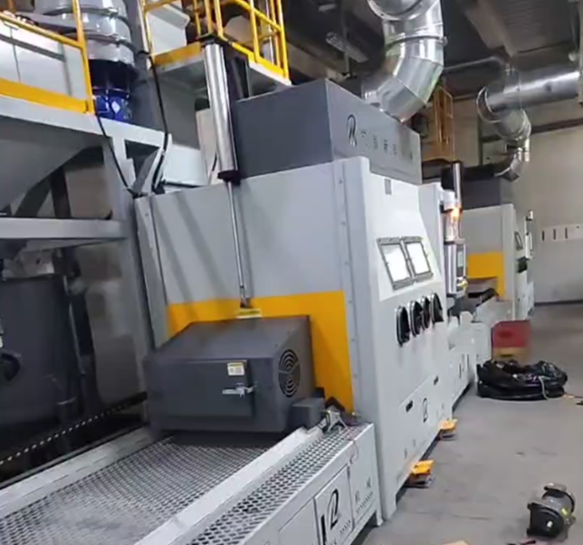 雅安抛丸机 vs 喷砂机：工业清理该怎么选？